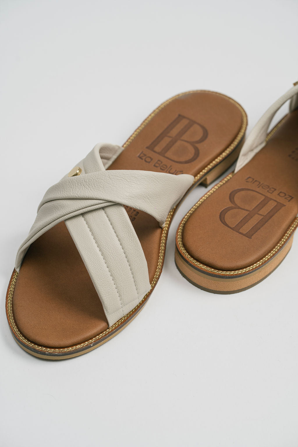 Aurora - Iza Beluú -