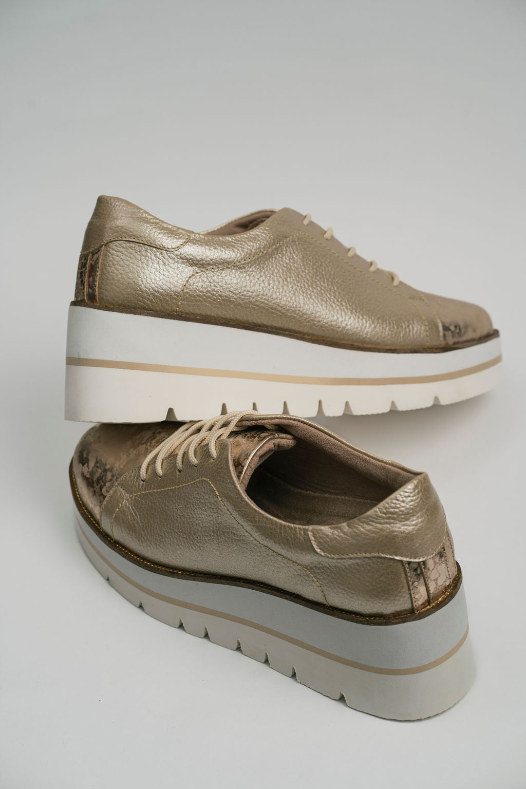 Bella - Iza Beluú -